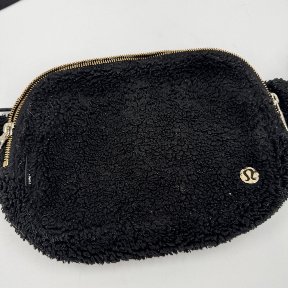 Lululemon Everywhere Fleece Belt Bag Black Sherpa Gold Hardware Adjustable Strap